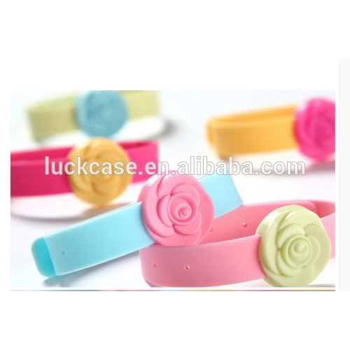 2016 Hot selling Factory direct sales eco-friendly fashion engraved 3D flower silicone bracelets bangles